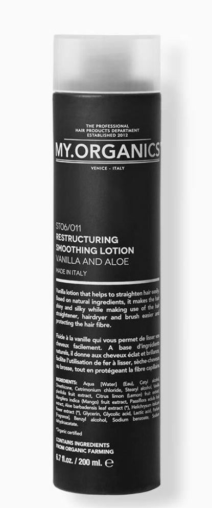 Restructuring Smoothing Lotion.         Wanilia i Aloes.                                   Lotion, który ułatwia prostowanie włosów. Formuła z naturalnych składników nadaje włosom połysk i jedwabistość. Skraca czas suszenia, chroniąc włókno włosa.